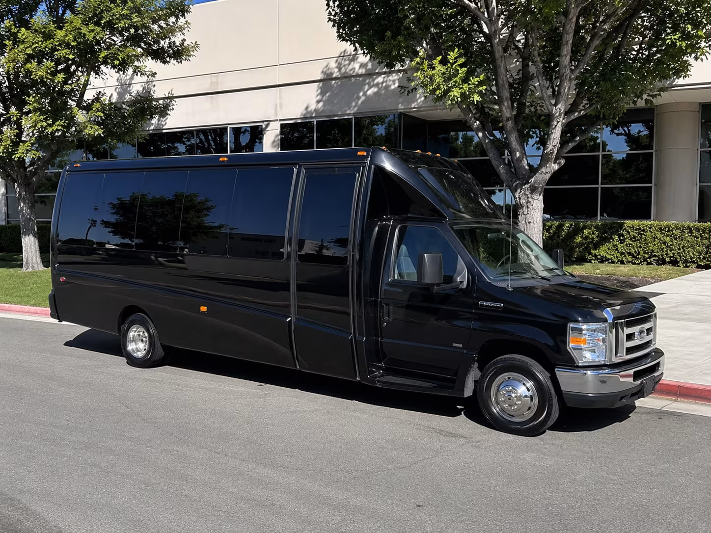San Francisco Birthday, Sweet 16, & Quinceañera Transportation party bus exterior